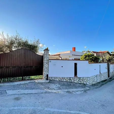 Casa Vacanze Ciachea Home - Villa Accogliente Con Bbq, Giardino E Parcheggio , A Due Passi Da Palermo & Aereoporto Carini